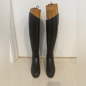 Gorgeous, Argentinian made Height 18” Calf Width 15” includes wooden boot trees